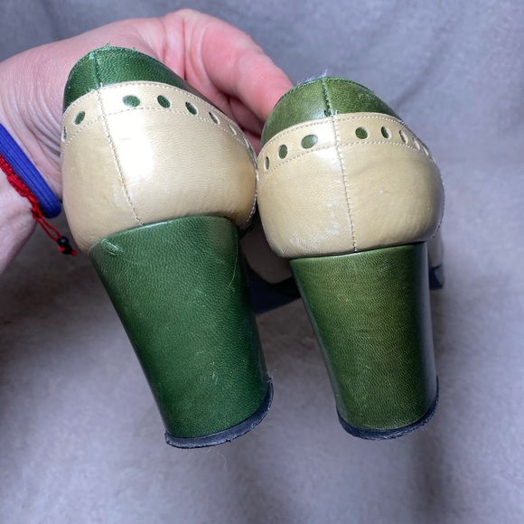 EUC True Vintage 1960s La Manche Two Tone Green/Beige Leather Cutout Shoes - Picture 5 of 16
